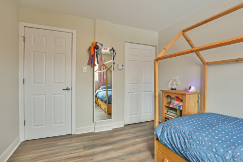 Chambre à coucher - 44 Rue De Bayeux, Laval (Laval-Des-Rapides), QC - Indoor Photo Showing Bedroom