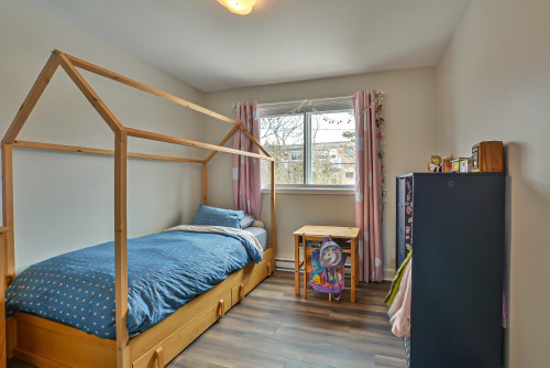 Chambre à coucher - 44 Rue De Bayeux, Laval (Laval-Des-Rapides), QC - Indoor Photo Showing Bedroom