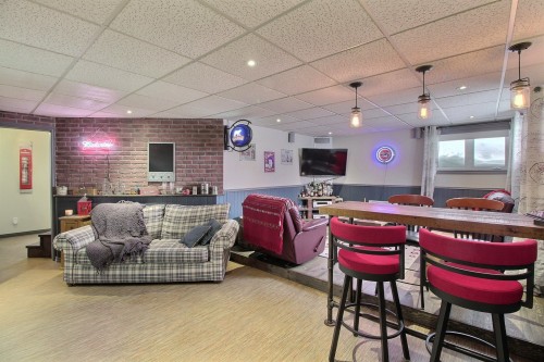 Salle familiale - 750 Av. Dion, Val-D'Or, QC - Indoor