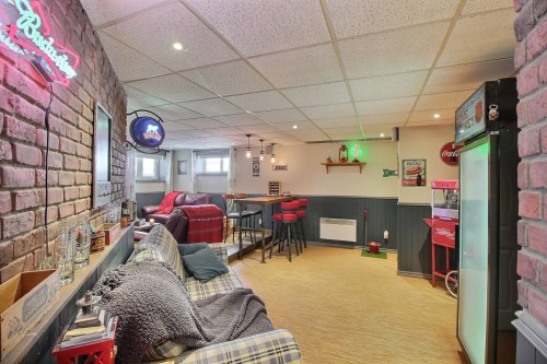 Salle familiale - 750 Av. Dion, Val-D'Or, QC - Indoor