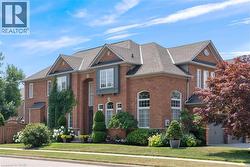 2454 LONGRIDGE Crescent Oakville, ON L6H 6N8