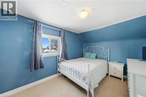 14 Newlands Avenue, Hamilton, ON - Indoor Photo Showing Bedroom