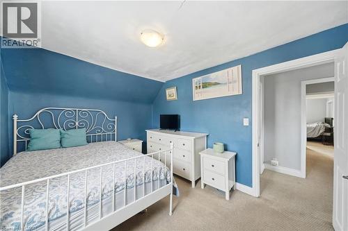 14 Newlands Avenue, Hamilton, ON - Indoor Photo Showing Bedroom