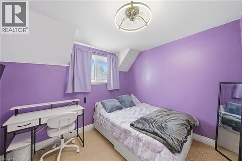 14 Newlands Avenue, Hamilton, ON - Indoor Photo Showing Bedroom