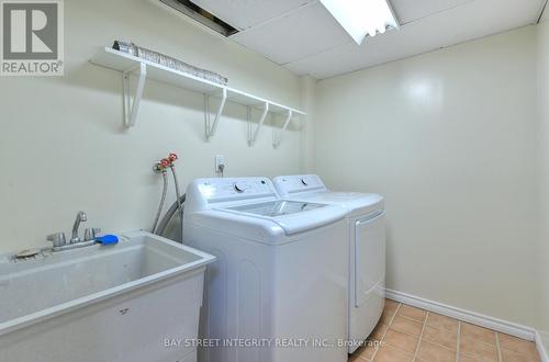 976 Raintree Lane, Mississauga, ON - Indoor Photo Showing Laundry Room