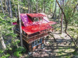 9868 Castle Rd Pender Island, BC V0N 2M3