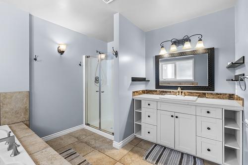 2490 Wilson Road, Cranbrook, BC - Indoor Photo Showing Bathroom