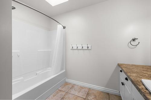 2490 Wilson Road, Cranbrook, BC - Indoor Photo Showing Bathroom