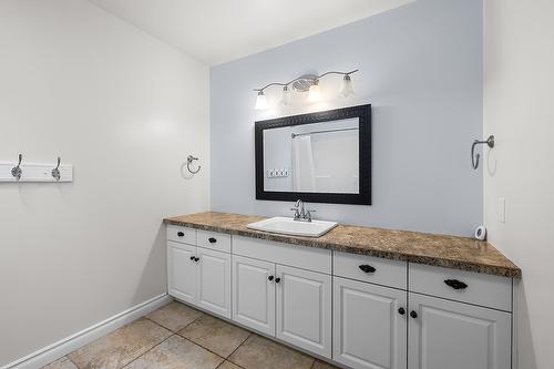 2490 Wilson Road, Cranbrook, BC - Indoor Photo Showing Bathroom