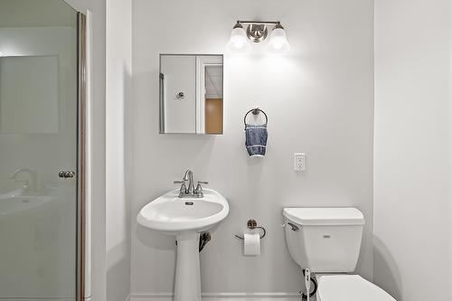 2490 Wilson Road, Cranbrook, BC - Indoor Photo Showing Bathroom