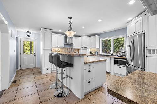 2490 Wilson Road, Cranbrook, BC - Indoor Photo Showing Kitchen