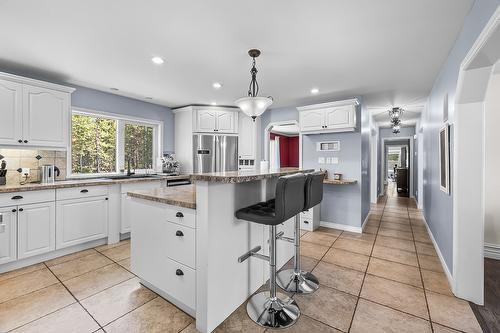 2490 Wilson Road, Cranbrook, BC - Indoor Photo Showing Kitchen With Upgraded Kitchen