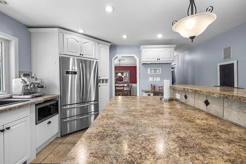 2490 Wilson Road, Cranbrook, BC - Indoor Photo Showing Kitchen With Upgraded Kitchen