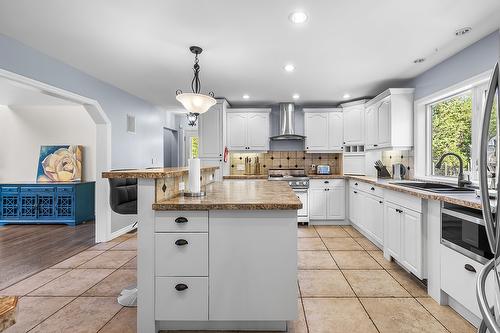 2490 Wilson Road, Cranbrook, BC - Indoor Photo Showing Kitchen