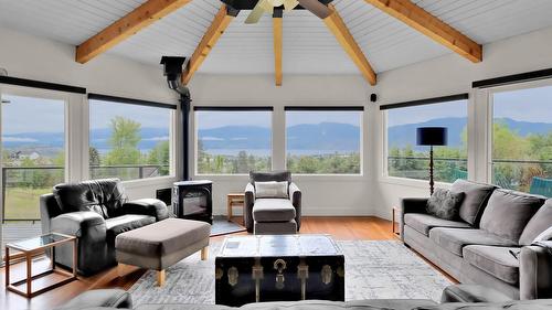 2630 Rufli Road, West Kelowna, BC - Indoor Photo Showing Living Room