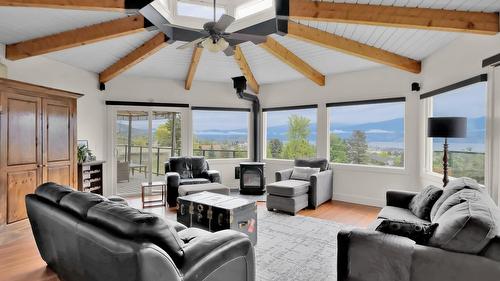 2630 Rufli Road, West Kelowna, BC - Indoor Photo Showing Living Room