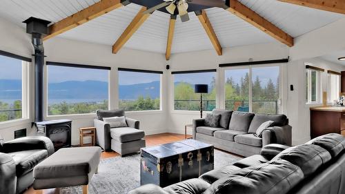 2630 Rufli Road, West Kelowna, BC - Indoor Photo Showing Living Room