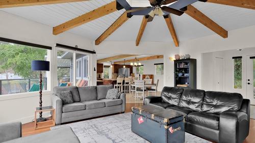 2630 Rufli Road, West Kelowna, BC - Indoor Photo Showing Living Room