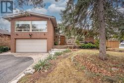 8 SILVERTHORNE BUSH DRIVE  Toronto (Markland Wood), ON M9C 2X5