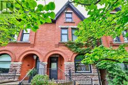 39 MACPHERSON AVENUE  Toronto, ON M5R 1W7