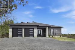 456 PINE GROVE Lanark Highlands, ON K0G 1K0