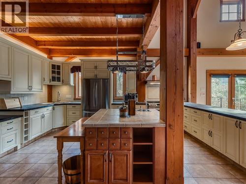 3179 Heddle Road, Nelson, BC - Indoor Photo Showing Kitchen