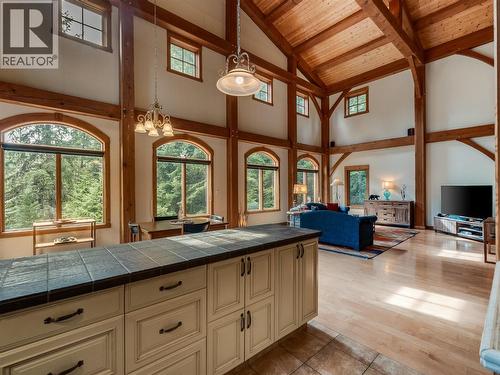 3179 Heddle Road, Nelson, BC - Indoor