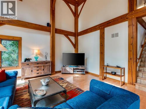 3179 Heddle Road, Nelson, BC - Indoor Photo Showing Living Room