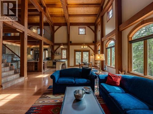 3179 Heddle Road, Nelson, BC - Indoor Photo Showing Living Room