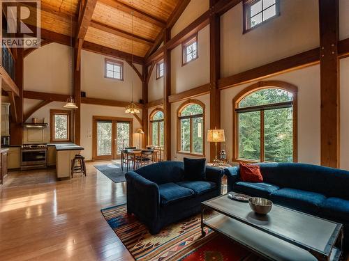 3179 Heddle Road, Nelson, BC - Indoor Photo Showing Living Room