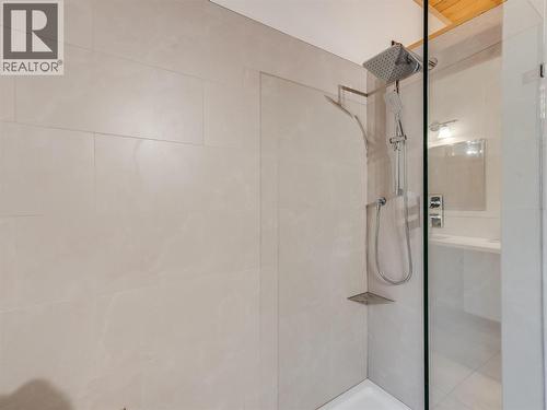 3179 Heddle Road, Nelson, BC - Indoor Photo Showing Bathroom