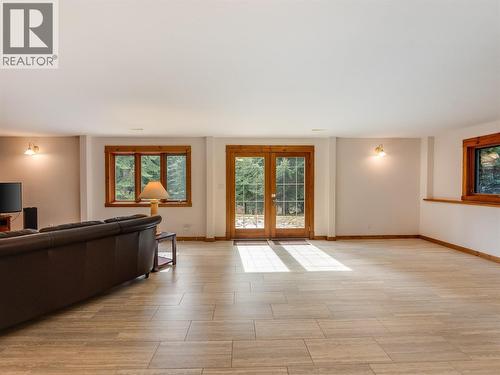 3179 Heddle Road, Nelson, BC - Indoor