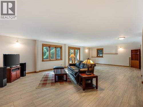 3179 Heddle Road, Nelson, BC - Indoor Photo Showing Living Room