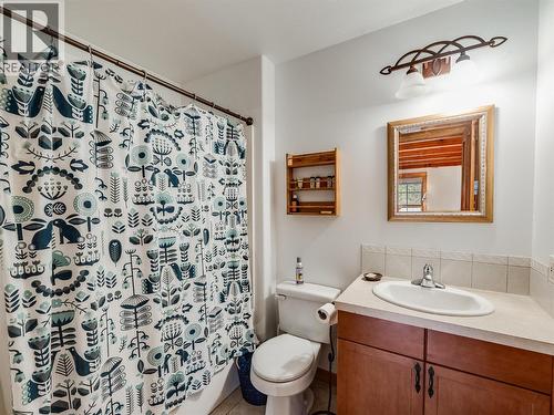 3179 Heddle Road, Nelson, BC - Indoor Photo Showing Bathroom