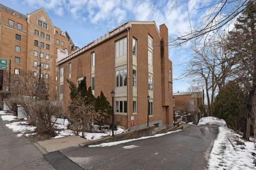 3046Z Le Boulevard  Montréal (Ville-Marie), QC H3Y 1R7