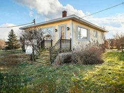 100 BORDEN Street Glace Bay, NS B1A 1Y7