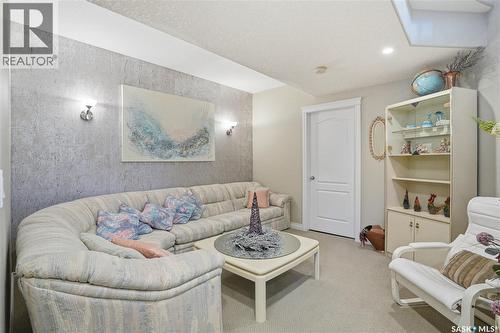 603 Brookhurst Court, Saskatoon, SK - Indoor Photo Showing Living Room