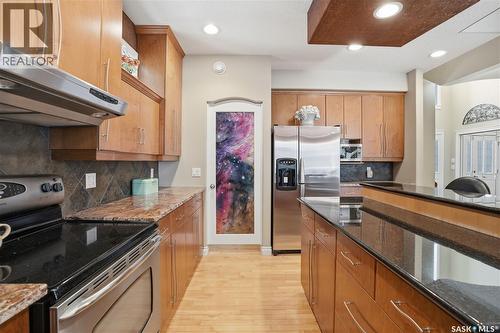 603 Brookhurst Court, Saskatoon, SK - Indoor Photo Showing Kitchen