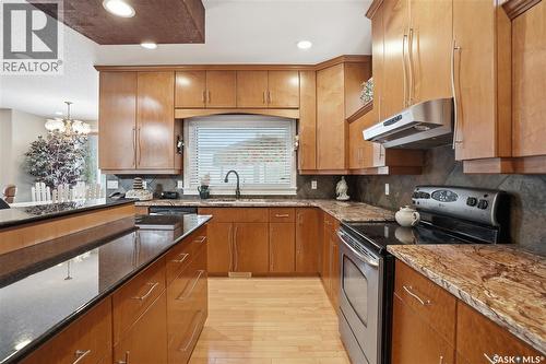 603 Brookhurst Court, Saskatoon, SK - Indoor Photo Showing Kitchen