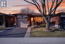 30 BASIN CRESCENT  Hamilton, ON L8T 4W8