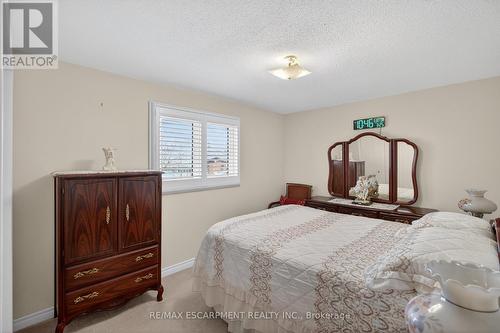 30 Basin Crescent, Hamilton, ON - Indoor Photo Showing Bedroom
