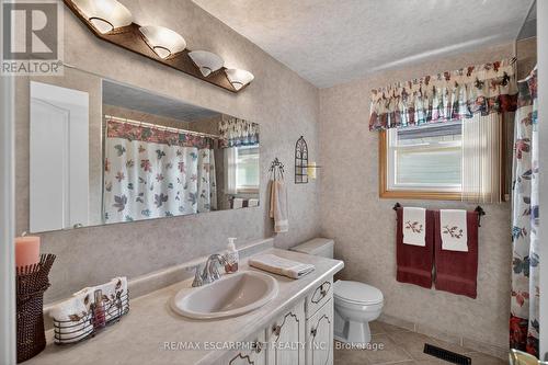 30 Basin Crescent, Hamilton, ON - Indoor Photo Showing Bathroom