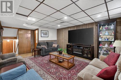 30 Basin Crescent, Hamilton, ON - Indoor Photo Showing Living Room
