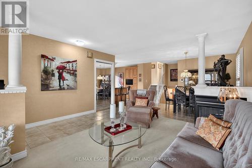 30 Basin Crescent, Hamilton, ON - Indoor Photo Showing Living Room