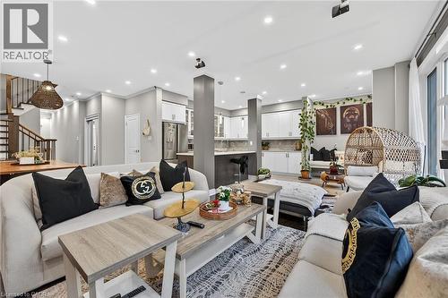 Living room with recessed lighting - 7809 Hackberry Trail E, Niagara Falls, ON - Indoor Photo Showing Living Room