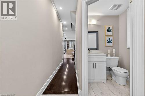 Hallway featuring baseboards and recessed lighting - 7809 Hackberry Trail E, Niagara Falls, ON - Indoor Photo Showing Bathroom