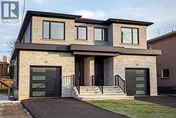 29 DANA Drive Hamilton, ON L9A 3H7