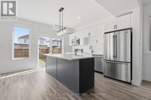 2318 Jordan Boulevard, London North (North S), ON - Indoor Photo Showing Kitchen With Upgraded Kitchen
