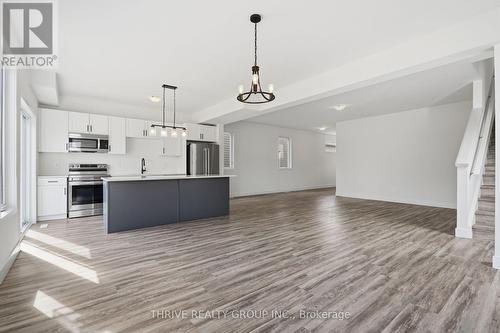 2318 Jordan Boulevard, London North (North S), ON - Indoor Photo Showing Kitchen