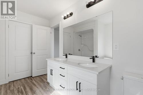 2318 Jordan Boulevard, London North (North S), ON - Indoor Photo Showing Bathroom